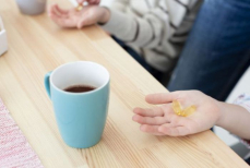 Какой витамин нельзя употреблять вместе с кофе или чаем. Вот что будет