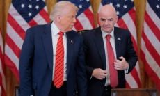 «Вы хотите объяснить?». Трамп обсудил с ФИФА возвращение России. Видео