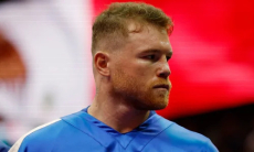 «Канело» Альварес уступил непобежденному легковесу