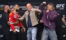 Чемпион UFC в весе Шавката Рахмонова устроил потасовку на дуэли взглядов перед боем за титул. Видео