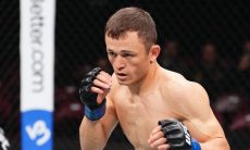 «Нокаутер страшный». Комментатор ММА оценил победу Бекзата Алмахана нокаутом за минуту в UFC