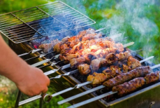 Дым от мангала вредит здоровью больше, чем курение