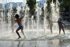 Казахстанцам напомнили, почему нельзя купаться в фонтанах