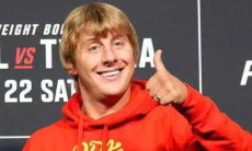 Звездный боец восхитился быстрым нокаутом казаха