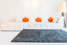 Проведите по ковру этим предметом, и грязи как не бывало — метод, который заменит химчистку