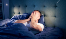 Остеопат назвал лучшие позы для сна при болях в спине и храпе