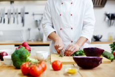 Женщина готовила без остановки 140 часов и попала в Книгу Гиннесса. У неё была необычная цель