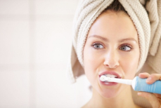 Эксперт рассказала, можно ли чистить зубы содой