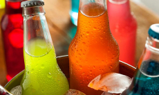 Онколог предупредил — газировка опаснее колбасы и может повредить ДНК