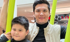 Данияр Елеусинов устроил необычную «дуэль» с сыном и умилил соцсети. Видео