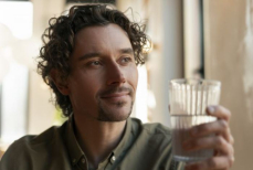 Названа жидкость, которая помогает сохранить зрение на долгие годы