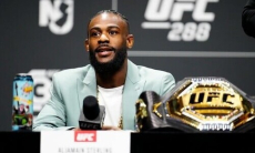 Казахстанский боец сразится с историческим чемпионом UFC