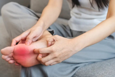 Мыть ноги недостаточно. Как правильно за ними ухаживать, чтобы не получить грибок и другие проблемы