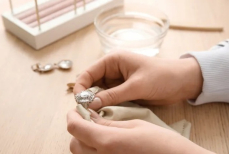 Не по назначению. Водка творит чудеса в быту