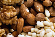 Диетолог назвал самые полезные орехи для пожилых