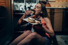 Раскрыт простой метод, который поможет избежать переедания