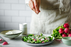 Врач объяснила, сколько соли можно употреблять в день в зависимости от пола и возраста