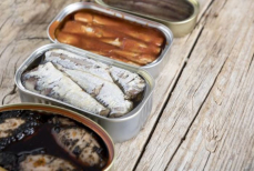 Названы три худшие рыбные консервы на полках магазинов