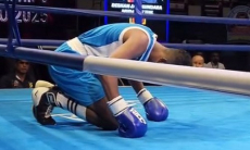 Видео быстрого нокаута казахстанского боксера в поединке за финал