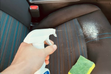Как убрать жирные пятна с автосидений без химчистки — простые решения из подручных средств