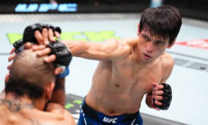 «Для Азата бой с Уланбековым возможность изменить карьеру». Американский эксперт о шансах Максума на историческом турнире UFC