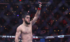 Ислам Махачев «задушил» топовых бойцов из Казахстана. Подробности