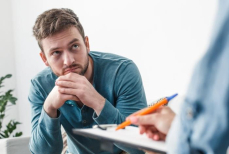 Рыбак совершил одну ошибку, из-за которой в нем поселился 30-сантиметровый червь