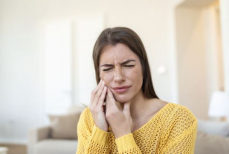Стоматолог назвала симптом, который может привести к большим затратам. Нельзя его игнорировать