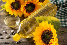  Не только на сковородку. Раскрыты полезные лайфхаки с подсолнечным маслом для быта