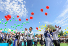 Школьников Казахстана поздравили с завершением учебного года