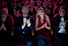 Эксперт советует соблюдать дресс-код. Стилист рассказал, что не стоит надевать в театр