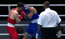 Бой Казахстана на старте топ-турнира по боксу завершился кровью. Видео