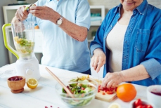 Эти пять продуктов полезны после 60 лет. Названы главные защитники мозга, сердца и костей