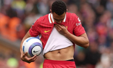 Сенсацией с удалением обернулся последний матч «Ливерпуля» в АПЛ