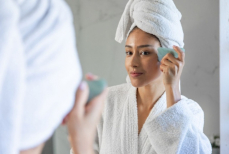 Как делать массаж гуаша для лица и тела. Врач назвала технику и необходимые инструменты