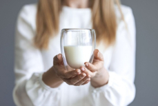 Действительно ли пить кефир полезнее перед сном