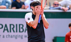 Четвертая ракетка мира проиграл на старте «Ролан Гаррос» после предложения Рыбакиной