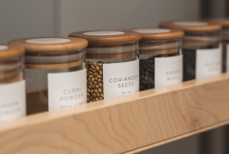 Вот где нельзя хранить специи — аромат уходит, а токсины копятся