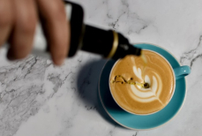 Можно ли добавлять оливковое масло в кофе — ученые назвали влияние на здоровье