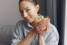 Что нужно пить ежедневно в течение месяца. Вы сможете стереть признаки старения