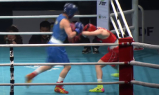 Разгромом с нокдауном обернулся бой Казахстана против чемпионки Олимпиады