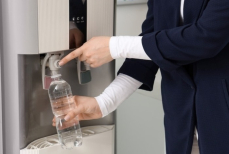 «Убивают все живое». Правда ли, что вода из кулеров угрожает здоровью?