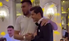Джалолов восхитил поступком на свадьбе Хусанова. Видео