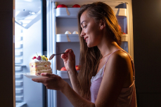 Почему морщины появляются раньше у тех, кто любит сладкое