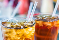 Ученые обнаружили, что сладкие напитки опаснее сладкой еды