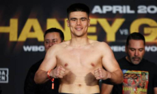 Победивший Алимханулы узбекистанец приблизился к бою с «Канело»