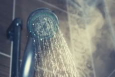 Врач объяснила, почему не стоит принимать душ сразу после еды