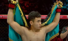 Казахстанский боец нокаутировал узбекистанца на 49-й секунде. Видео