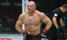 Тяжеловес из Казахстана нокаутировал непобежденного узбекистанского бойца. Видео