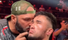 Тренер Казбека Сагына раскрыл секрет о том, что говорит ему перед выходом на бой